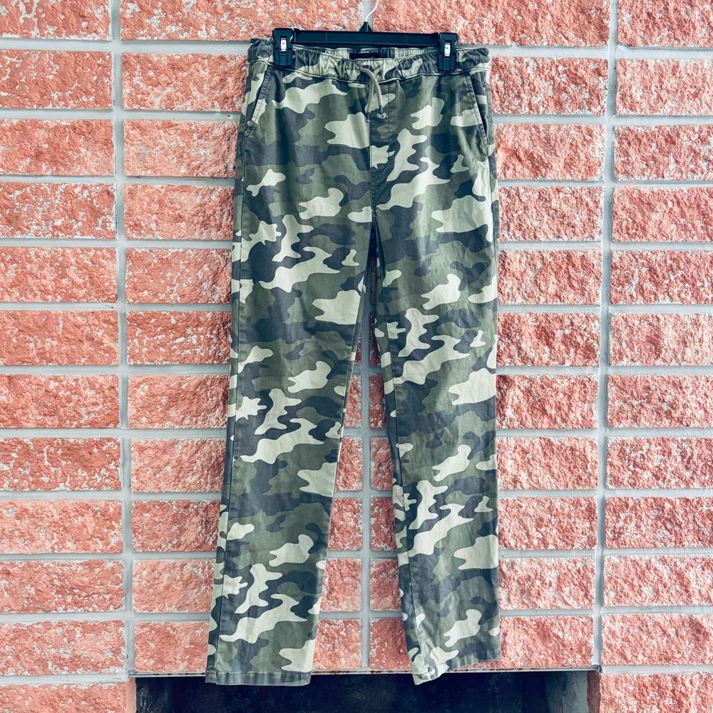 Treasure & Bond Camouflage cargo pants